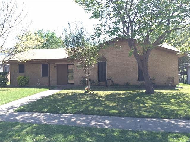 1st image of 914 Meadowdale Cir