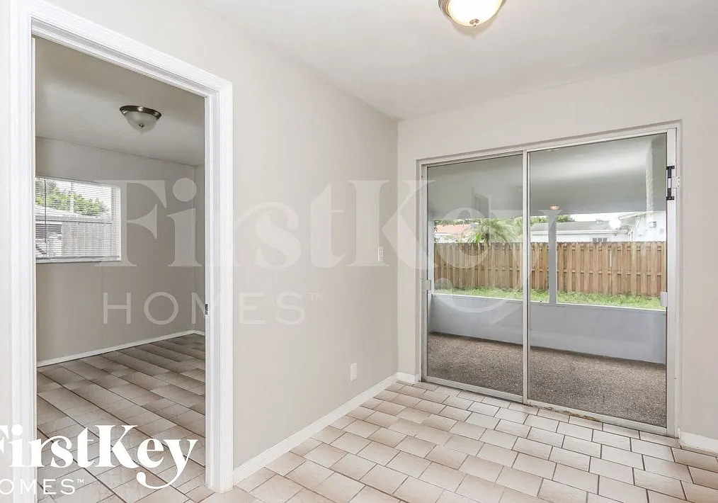 3 bed, 2.0 bath, 1189 sqft, $2,930 — Photo 4