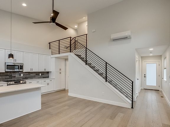5th image of 1476 Yates St #1