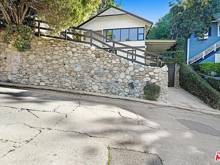 316 Crane Blvd — Photo 2
