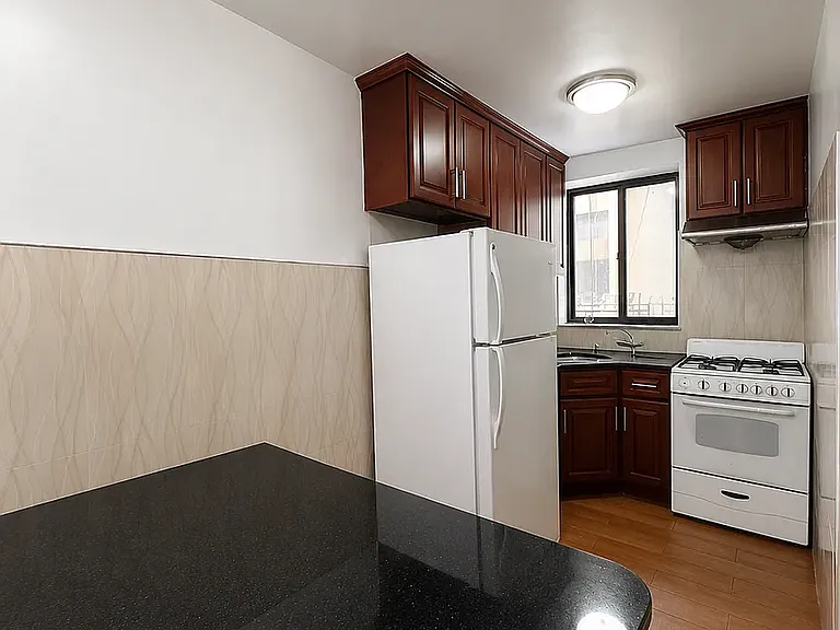 50 Allen St #3A — Photo 2