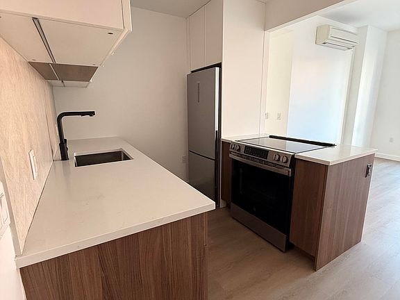 5th image of 953 Dean St #216D
