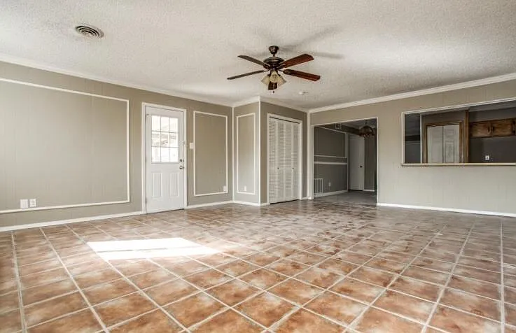 4 bed, 1700 sqft, $2,200 — Photo 2