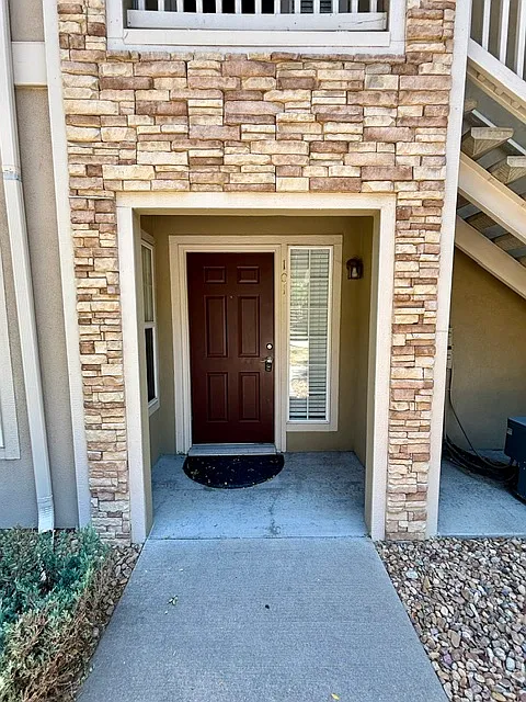 2 bed, 1024 sqft, $1,900 — Photo 1