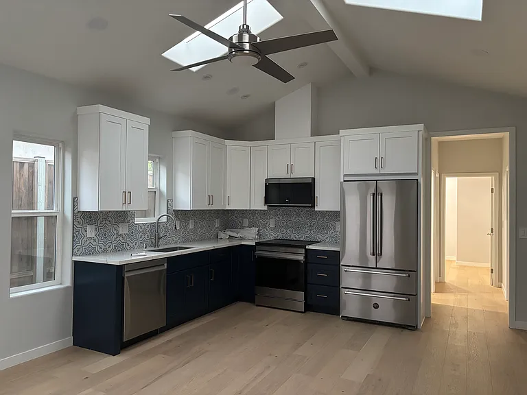 699 Banyan Ln — Photo 2