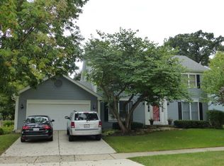 1354 Rolling Oaks Dr, Carol Stream, IL 60188