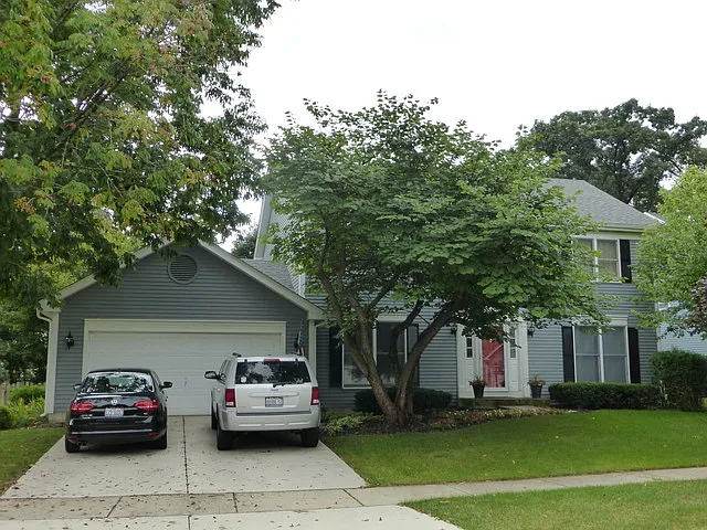 1354 Rolling Oaks Dr photo 1