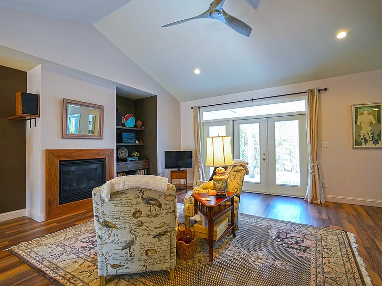 23370 Horse Island Rd — Photo 3