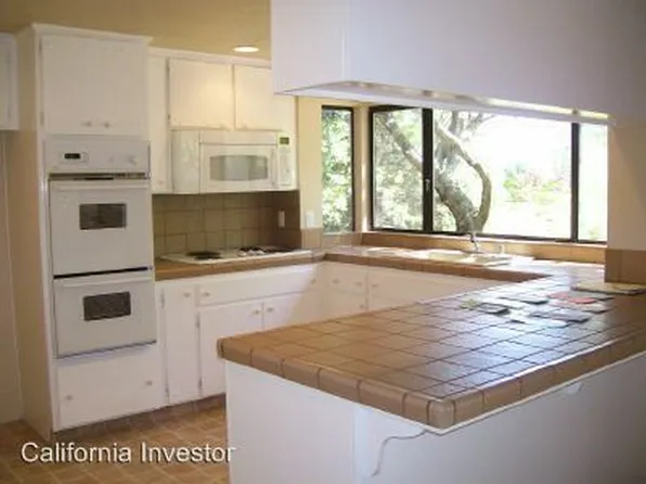 1208 Racquet Club Dr, Auburn, CA 95603