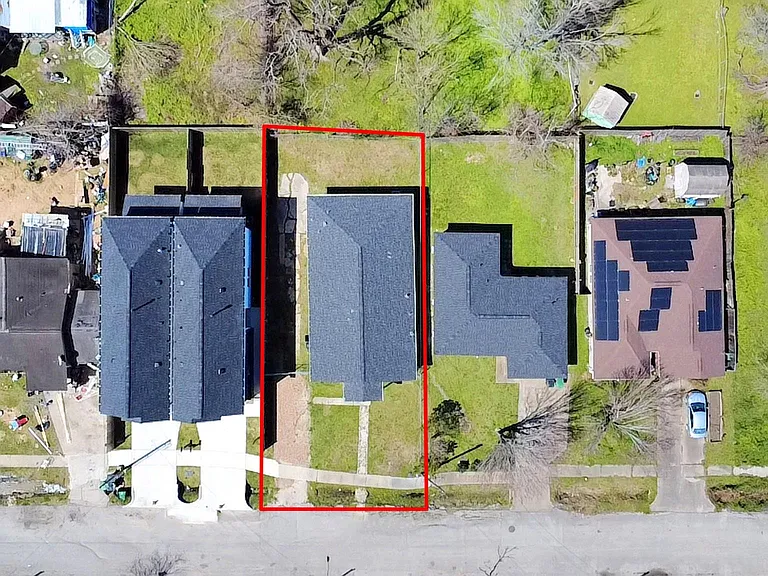6832 Foster St — Photo 3