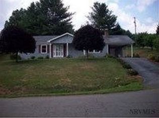 102 Sherwood Dr, Galax, VA 24333