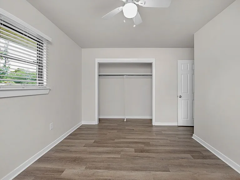 3760 Bayou Blvd — Photo 31