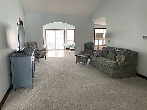 3rd image of 2374 Magnolia Dr