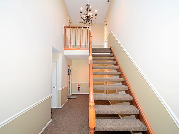 4th image of 2825 Meadow Ln Unit W2