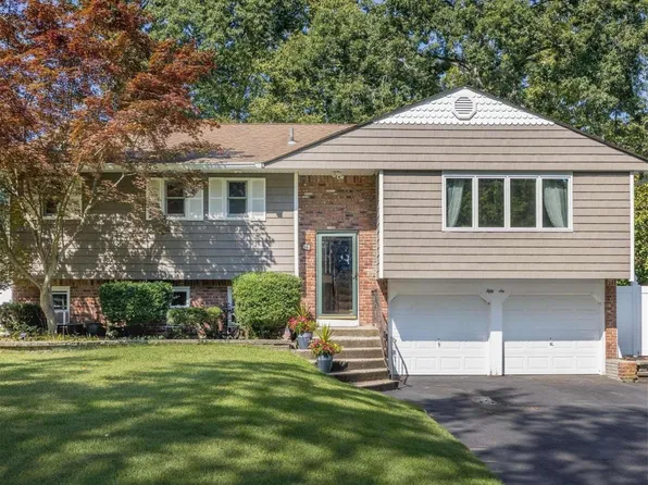 56 Boxwood Drive, Kings Park, NY 11754