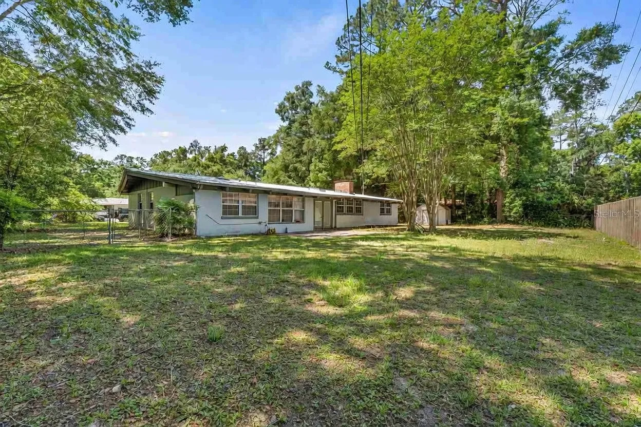 4 bed, 2.5 bath, 2400 sqft, $3,000 — Photo 3
