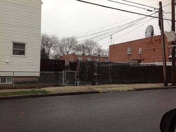 4th image of 5723 Avenue L