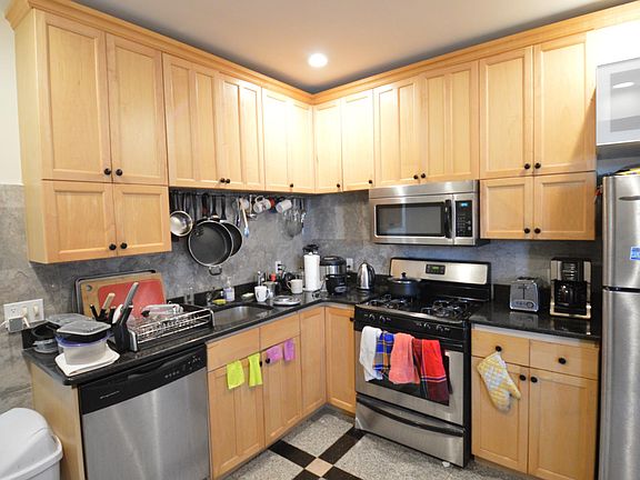 4th image of 69 Babcock St APT 6A
