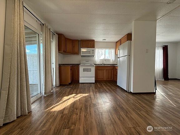 4th image of 859 SE Mockingbird Drive