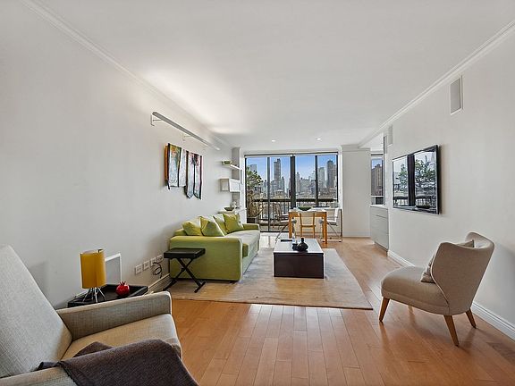 3rd image of 130 W 79th St APT 18A