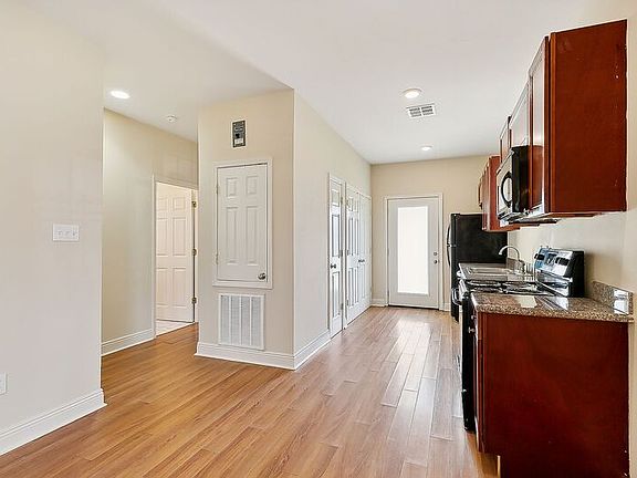 5th image of 2437 Conti St #C