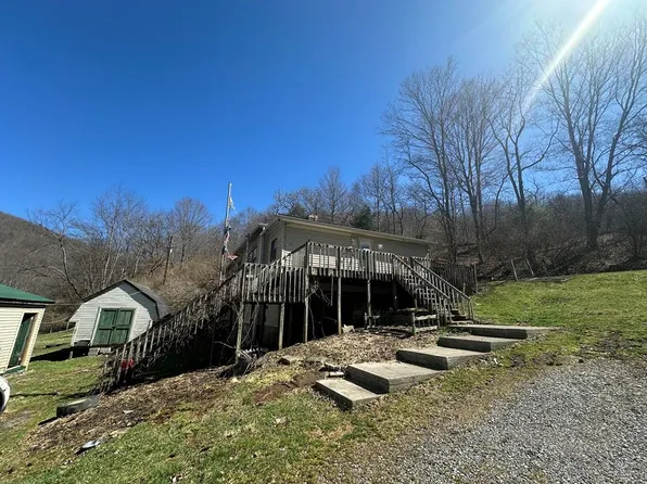 115 Pine Ct, Shady Spring, WV 25918