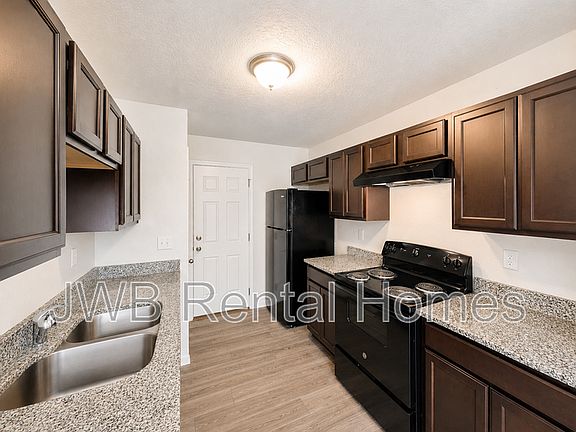 2nd image of 2923 W 3rd St