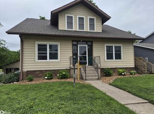 1225 N 4th Ave W, Newton, IA 50208