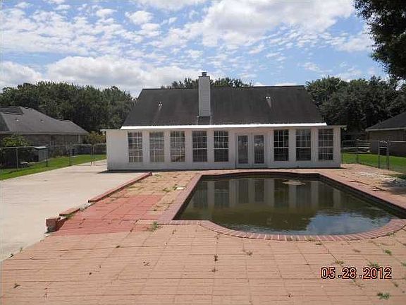4th image of 213 Belle Plaine Ave