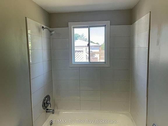 4th image of 326 Christine Dr