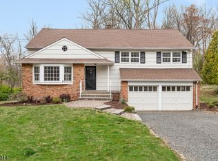 9 Red Hill Rd, Warren, NJ 07059