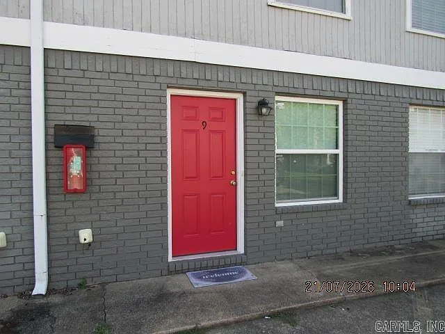 2 bed, 1.5 bath, 880 sqft, $880 — Photo 2