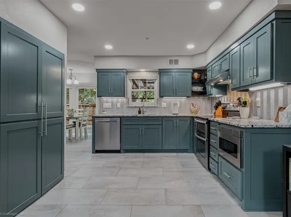 700 Silverstone Ln, Irving, TX 75063