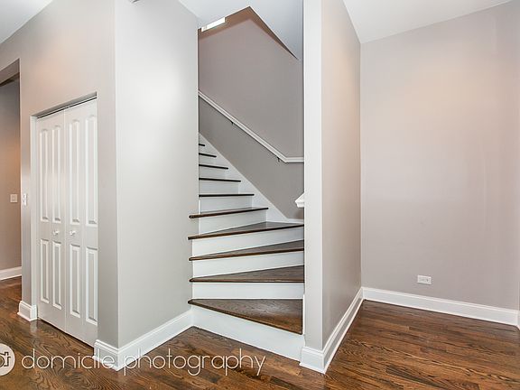 3rd image of 806 S Oakley Blvd