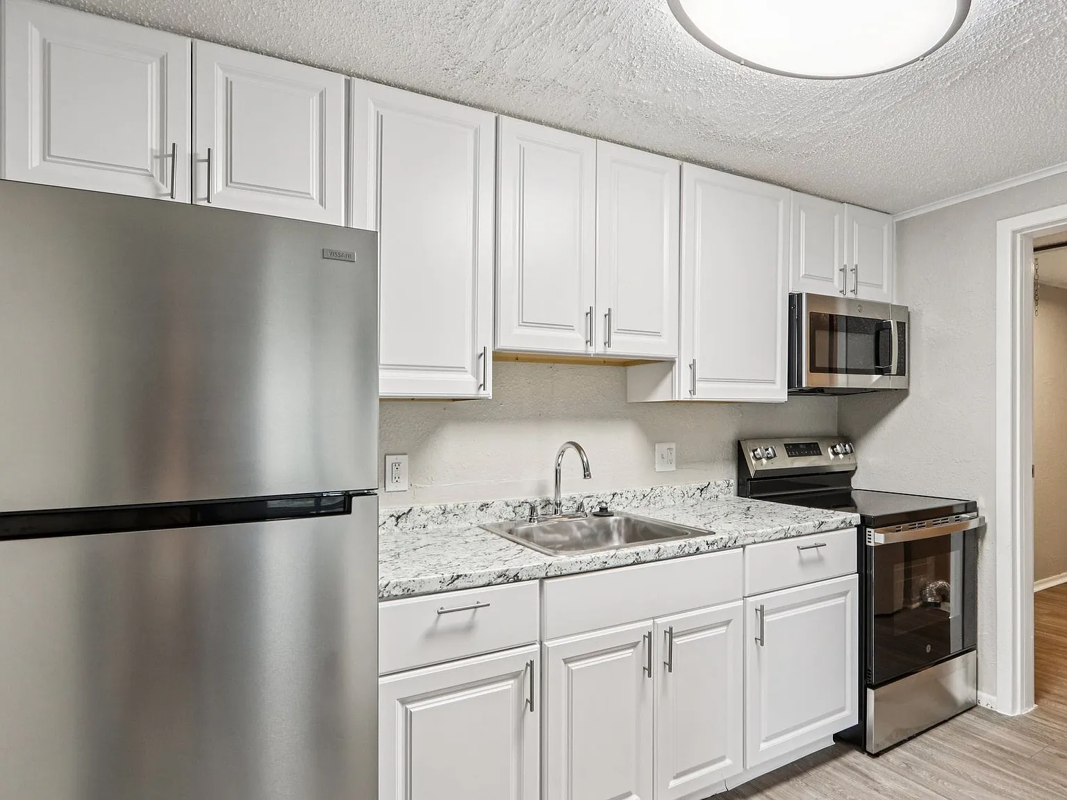 Summer Glen ~ Boutique Cottage Style Living Meets Hassle Free Leasing — Photo 4