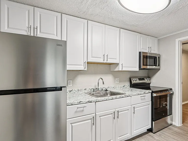 Summer Glen ~ Boutique Cottage Style Living Meets Hassle Free Leasing — Photo 4