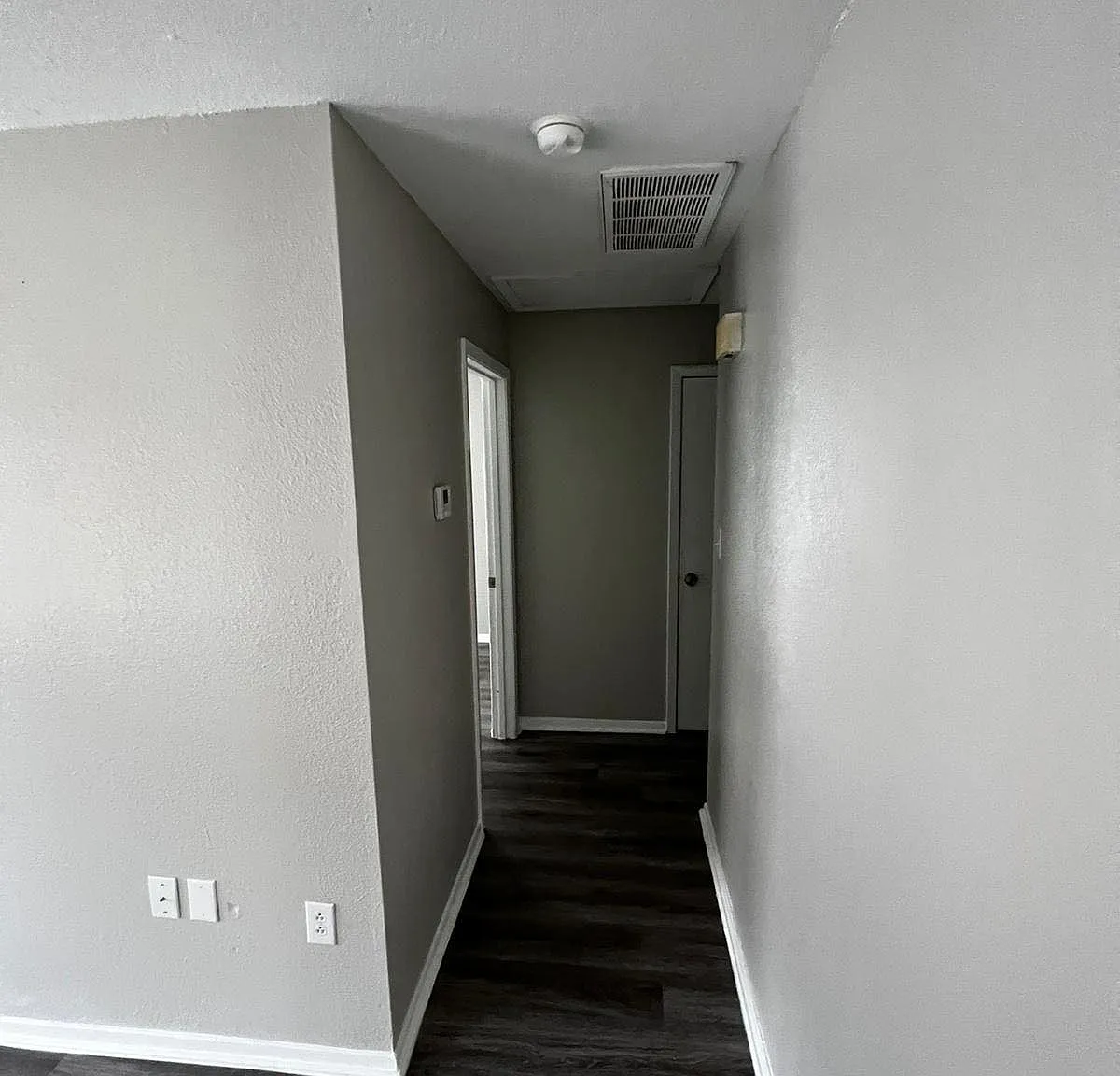 Village Apartments - 2709-B4 — Photo 4