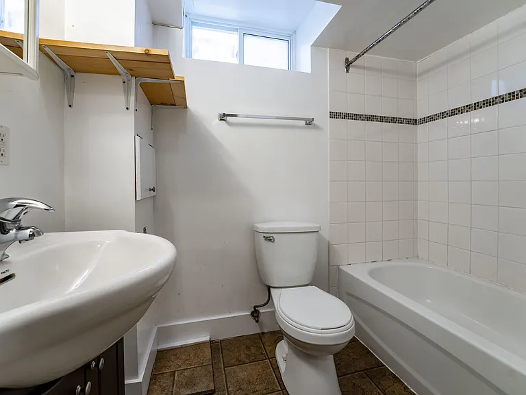 572 Chapel St #2A — Photo 17
