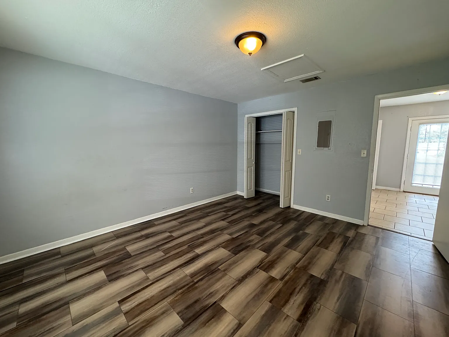 1 bed, 700 sqft, $995 — Photo 2