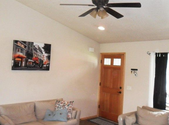 3rd image of 525 W Grange Ave