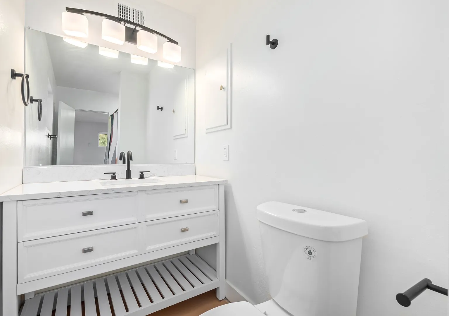 6201 W Indianola Ave - Room 1 — Photo 4