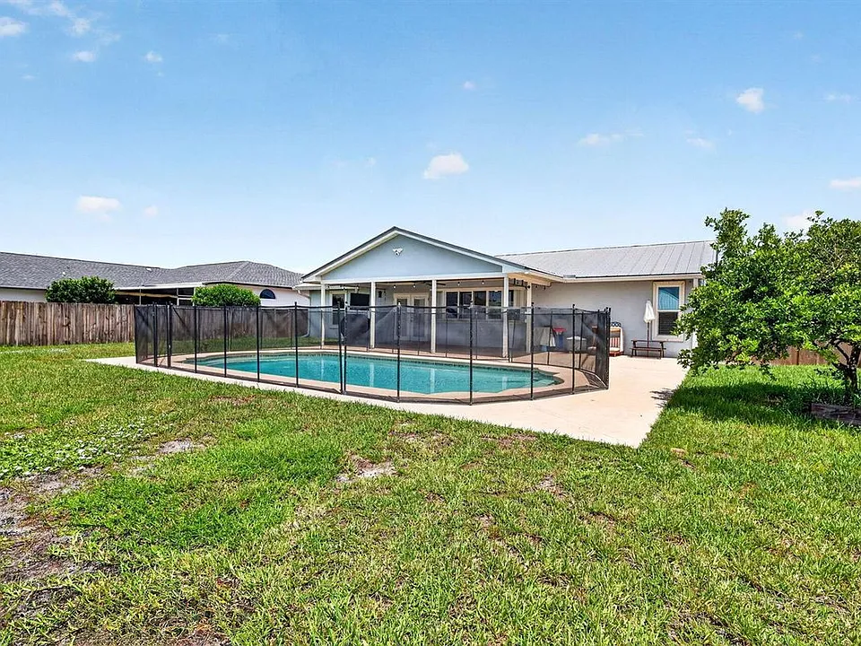 756 SW Ancona Rd