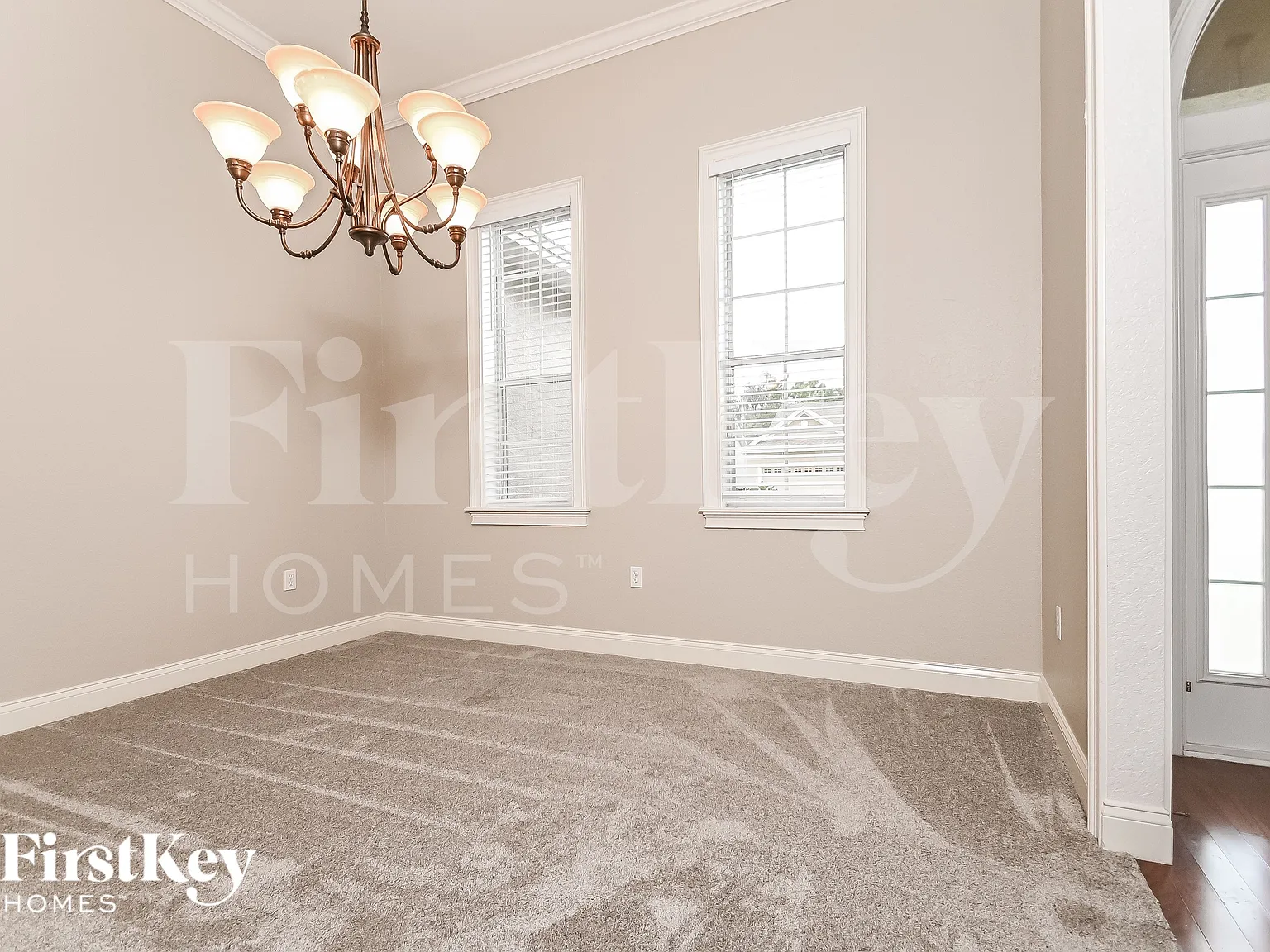 4 bed, 2.0 bath, 2542 sqft, $2,425 — Photo 4