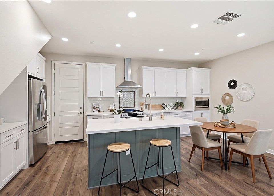 1st image of 19540 Astor Pl