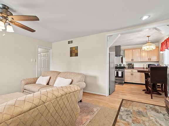 5th image of 2226 Emerson Ave