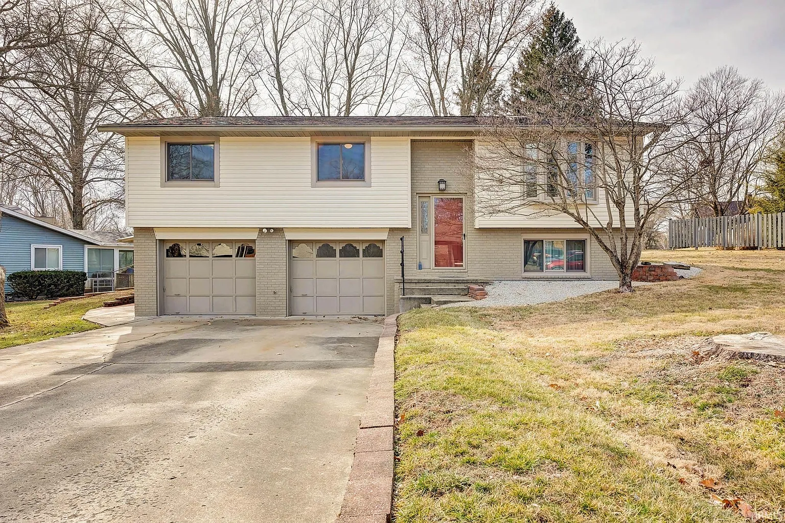 1504 E Browning Ln photo 1