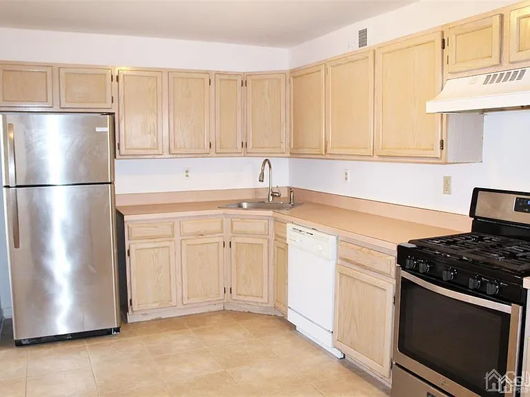 306 Plymouth Rd — Photo 10