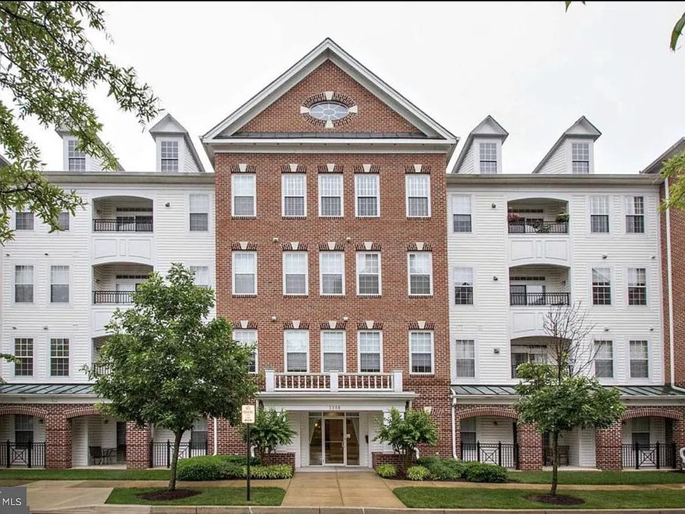 5801 Clipper Ct #205