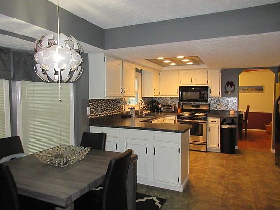 5th image of 11303 Wyndham Cir NW