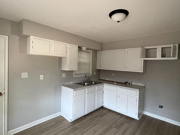 3rd image of 107 Loraine Dr